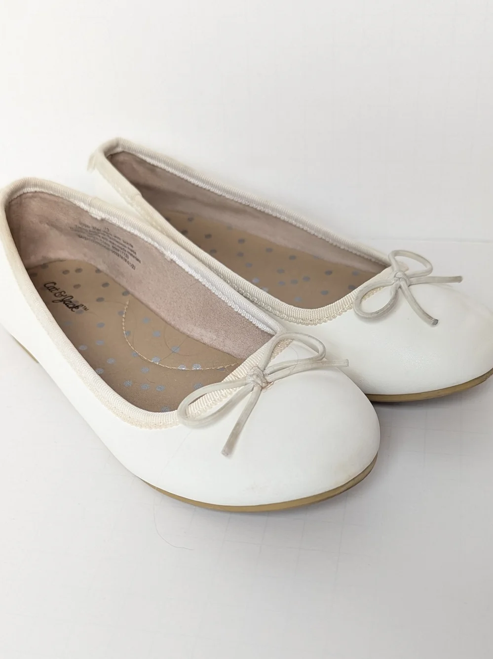 Cat & Jack Girls White Ballet Flats with Bow Accent 13